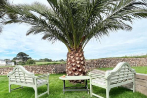 Modern 3 bed Bungalow with parking, private garden